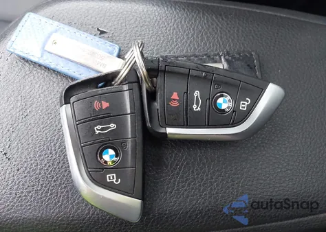 2018 BMW X1 xDrive28I из США, поврежденный, VIN WBXHT3C35J5K31940